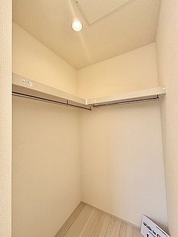 収納で悩む時間をなくしたい。家族の衣服が多くても頼もしいWIC(ウォークインクローゼット)