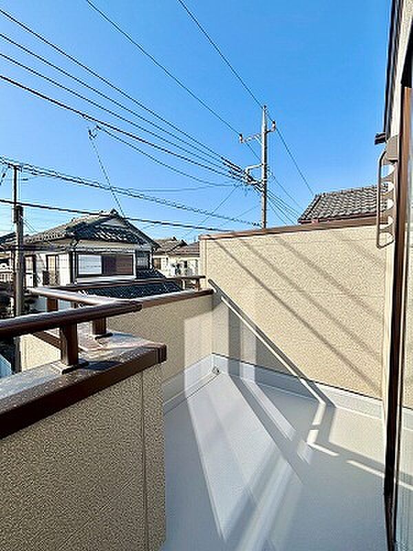 バルコニーは2カ所ございます。