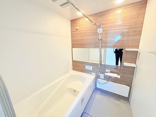 花粉や雨の日、寒い冬の時期に嬉しい浴室乾燥機。換気機能で入浴時に湿気を換気しカビの防止にもなります。