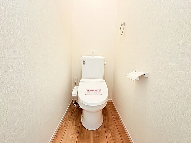 1.2階にそれぞれトレイがございます。朝の混雑時に分散して利用できるほか、ゲスト用としても使い分けることもできます。