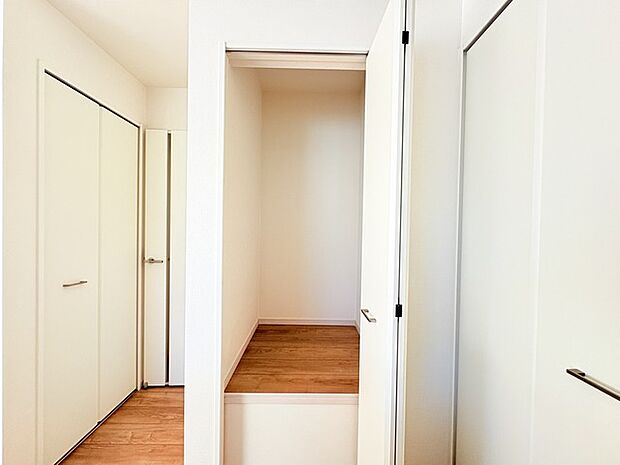 収納豊富な間取りで家の中がスッキリ片付きそうです。