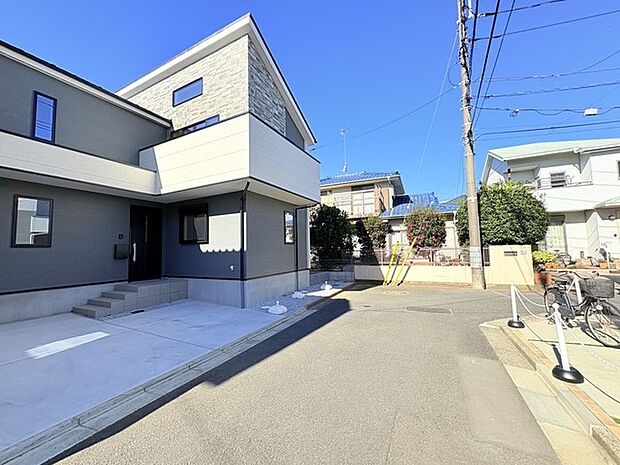 戸建てが立ち並ぶ静かな住宅街。四季折々の移り変わりを感じながら自然と楽しみ、暮らす、そんな毎日を日々の中で感じられる住環境