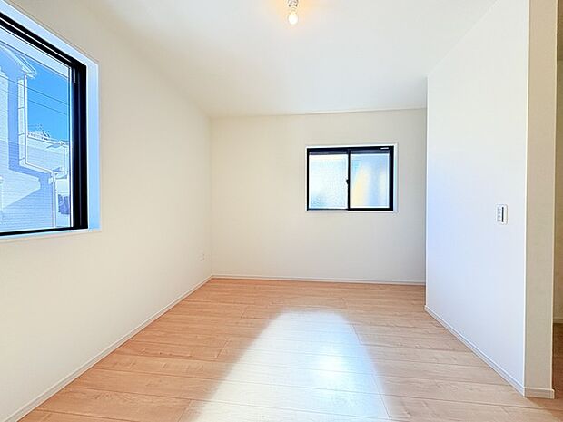 2面採光を確保した明るい室内は、爽やかな風を感じる居心地の良い空間です。