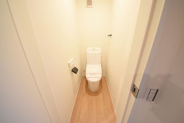 1.2階にそれぞれトレイがございます。朝の混雑時に分散して利用できるほか、ゲスト用としても使い分けることもできます。