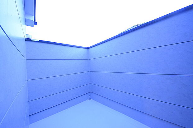 広いバルコニー