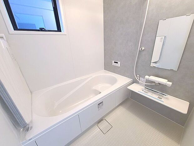 一緒にお風呂に入っている子供達の声がリビングまで聞こえてきそうな広々とした1坪バス