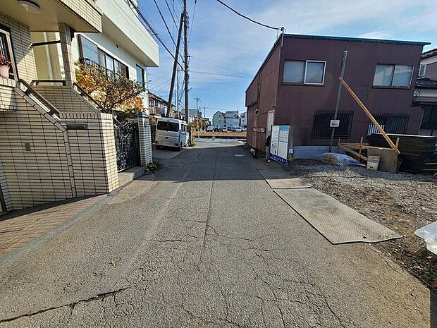 戸建てが立ち並ぶ静かな住宅街。四季折々の移り変わりを感じながら自然と楽しみ、暮らす、そんな毎日を日々の中で感じられる住環境 