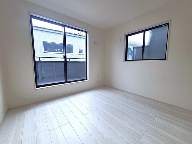 2面採光を確保した明るい室内は、爽やかな風を感じる居心地の良い空間です。