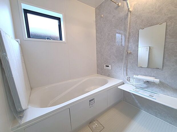 一緒にお風呂に入っている子供達の声がリビングまで聞こえてきそうな広々とした1坪バス