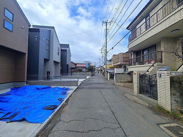 戸建てが立ち並ぶ静かな住宅街。四季折々の移り変わりを感じながら自然と楽しみ、暮らす、そんな毎日を日々の中で感じられる住環境