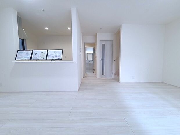 夕食の時間。家族、友人、両親、親戚との会話がより料理を美味しくしてくれる。あっという間に時間が過ぎてしまう居心地の良さは、普段はほっとする空間としてここにあります。