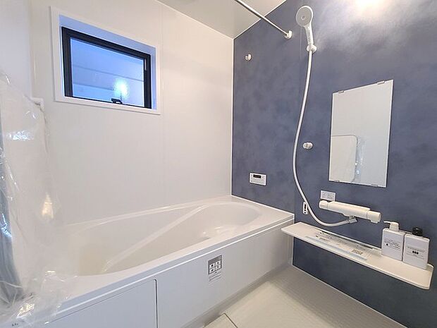 一緒にお風呂に入っている子供達の声がリビングまで聞こえてきそうな広々とした1坪バス