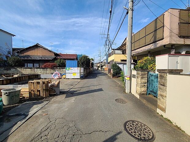 戸建てが立ち並ぶ静かな住宅街。四季折々の移り変わりを感じながら自然と楽しみ、暮らす、そんな毎日を日々の中で感じられる住環境