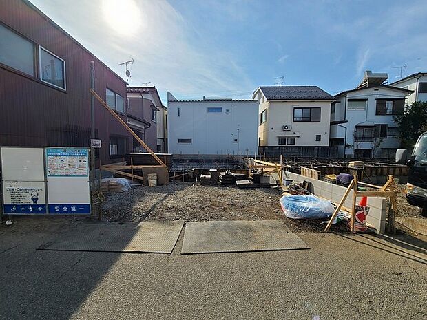 1号棟。五感で感じる、現地でしかわからない事も沢山ございます。周辺環境なども一緒にご案内いたしますのでお気軽にお問合せください。