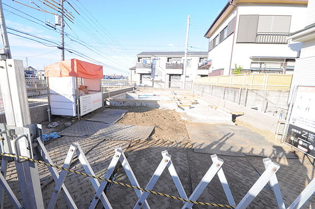 南道路に面しており日中もたくさんの陽が入ります。風通りや周辺環境など実際に現地にてご確認ください。 