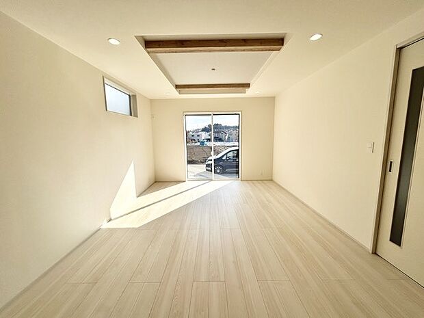 リビングは家具の配置も思いのまま。自由度が高い設計です。 