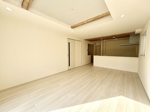 家族が一番集まる場所だから広々としつつも素敵な空間であって欲しい。皆がくつろぐリビングからキッチンまでが一つに繋がる空間。