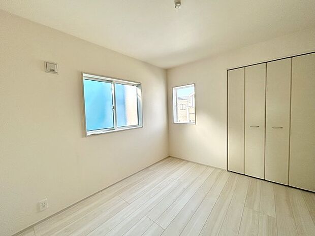 2面採光を確保した明るい室内は、爽やかな風を感じる居心地の良い空間です。 