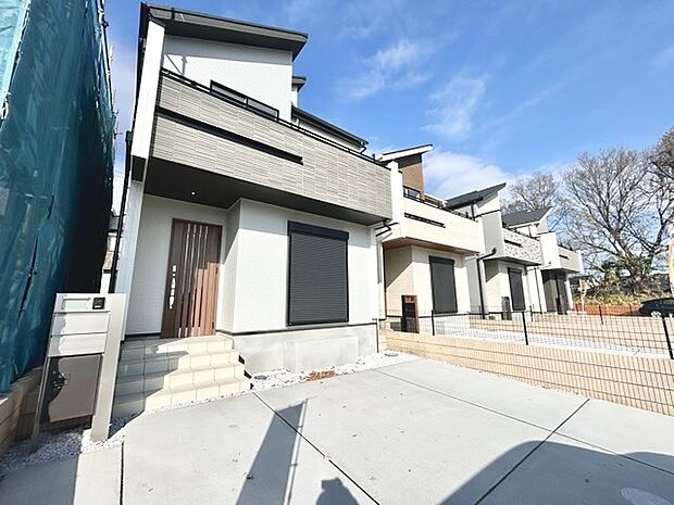 戸建てが立ち並ぶ静かな住宅街。四季折々の移り変わりを感じながら自然と楽しみ、暮らす、そんな毎日を日々の中で感じられる住環境 