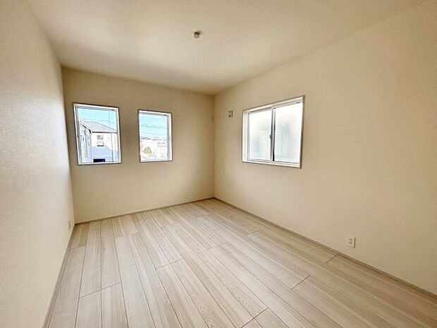 2面採光を確保した明るい室内は、爽やかな風を感じる居心地の良い空間です。