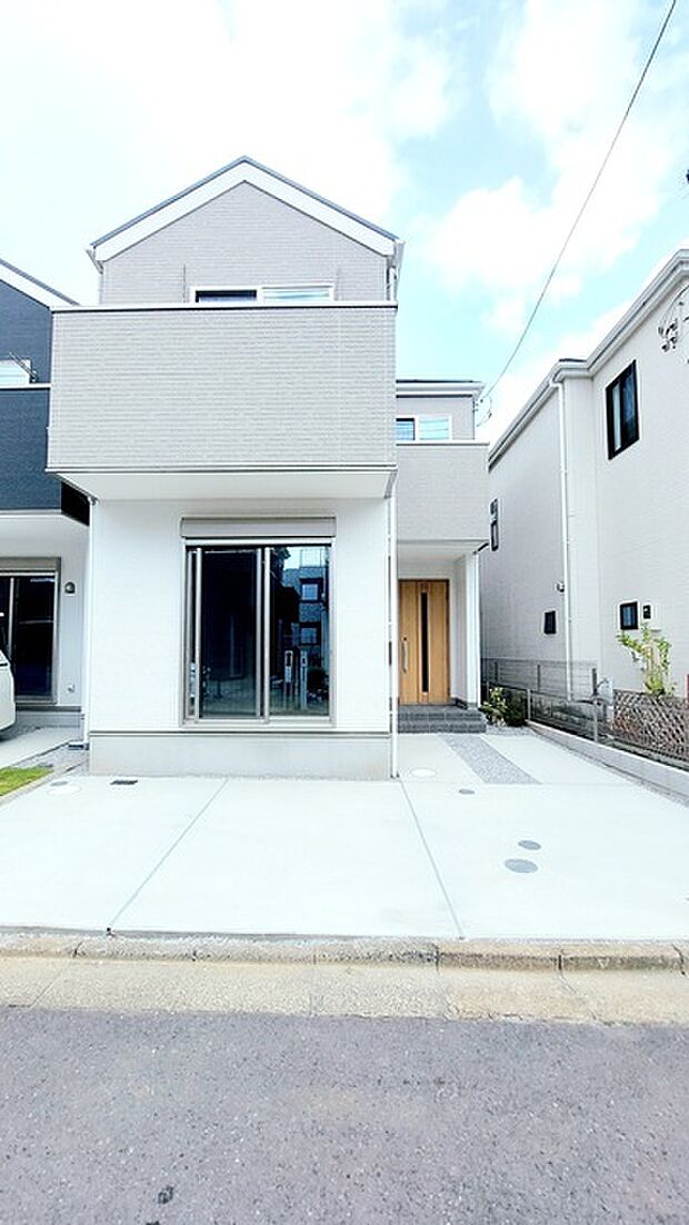 戸建てが立ち並ぶ静かな住宅街。四季折々の移り変わりを感じながら自然と楽しみ、暮らす、そんな毎日を日々の中で感じられる住環境