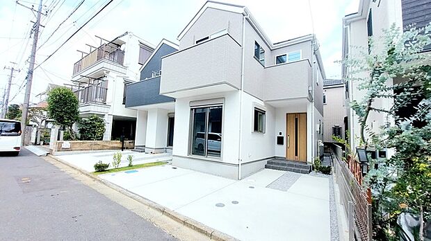 セカンドカーや来客時にも便利なカースペース2台分ございます。