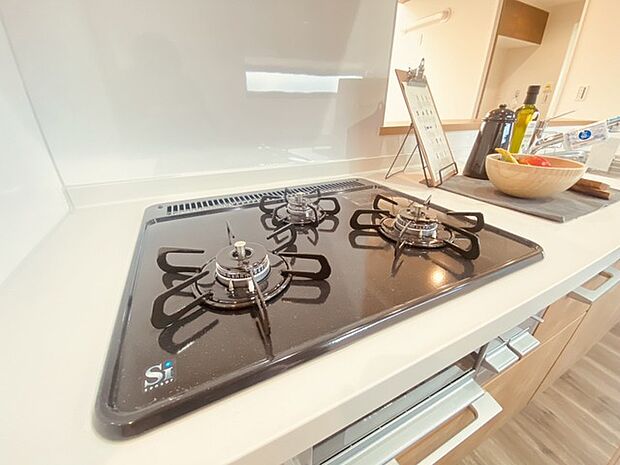 キッチンはオープンカフェスタイルだからリビングとの一体感はバッチリ。毎日のお料理時間も楽しくなりそうです。