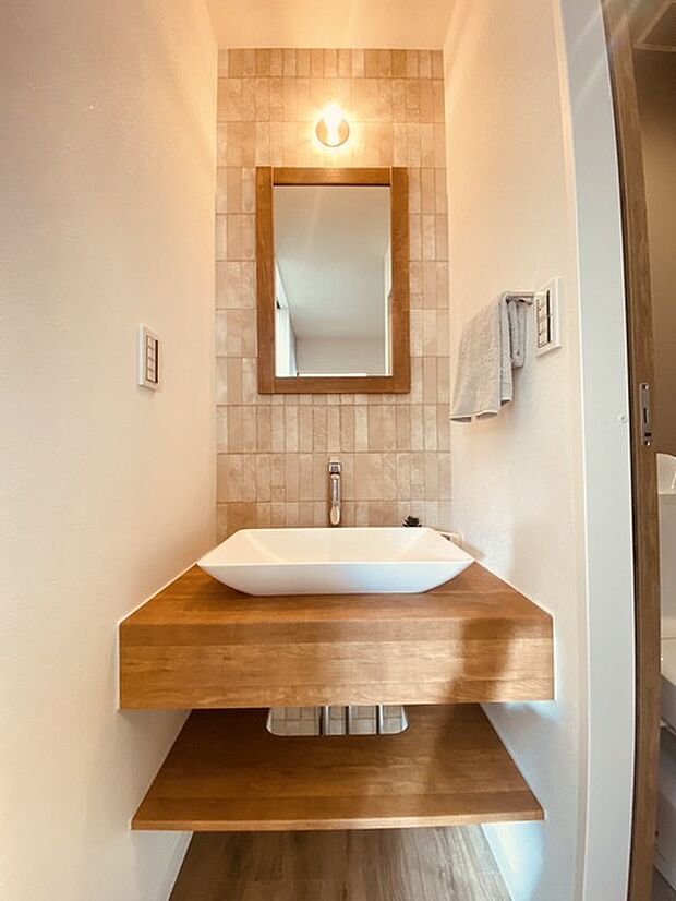 ゆとりの洗面スペースで朝の身支度もスムーズに行えます。