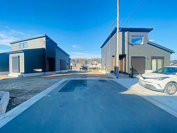 前面道路は通り抜けができないため、交通量が少なく静かな住環境です。 (10m)