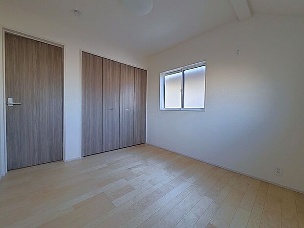 大容量クローゼット付き！家族の成長と共に増える荷物もスッキリ収納。 