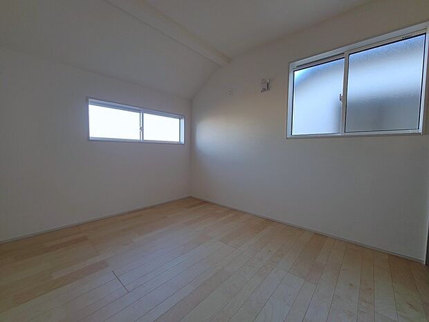 2面採光を確保した明るい室内は、爽やかな風を感じる居心地の良い空間です。