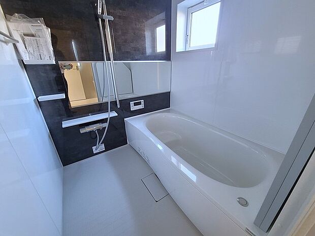 一緒にお風呂に入っている子供達の声がリビングまで聞こえてきそうな広々とした1坪バス 