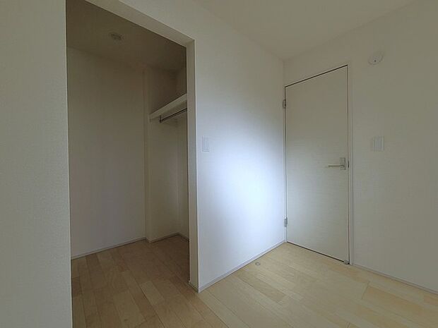 収納で悩む時間をなくしたい。家族の衣服が多くても頼もしいWIC（ウォークインクローゼット） 