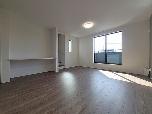 リビングは家具の配置も思いのまま。自由度が高い設計です。 