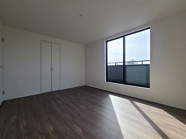 大容量クローゼット付き！家族の成長と共に増える荷物もスッキリ収納。 