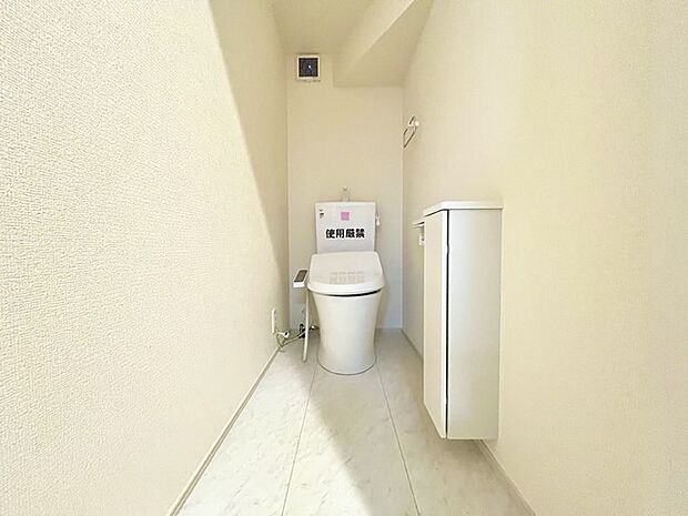 1.2階にそれぞれトレイがございます。朝の混雑時に分散して利用できるほか、ゲスト用としても使い分けることもできます。