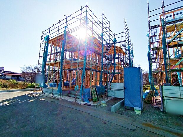 セカンドカーや来客時にも便利なカースペース2台分ございます。