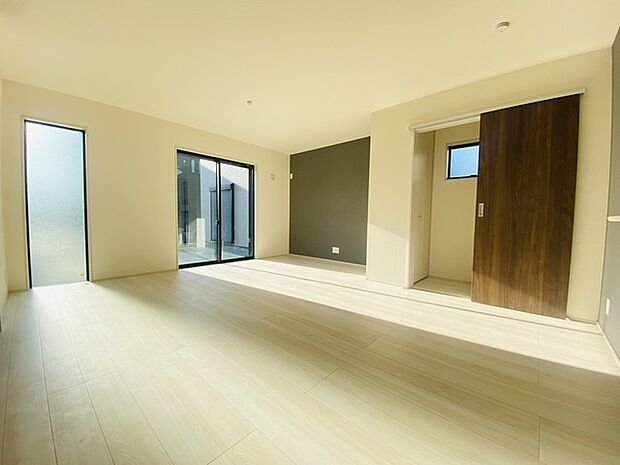 夕食の時間。家族、友人、両親、親戚との会話がより料理を美味しくしてくれる。あっという間に時間が過ぎてしまう居心地の良さは、普段はほっとする空間としてここにあります。