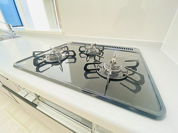 キッチンはオープンカフェスタイルだからリビングとの一体感はバッチリ。毎日のお料理時間も楽しくなりそうです。