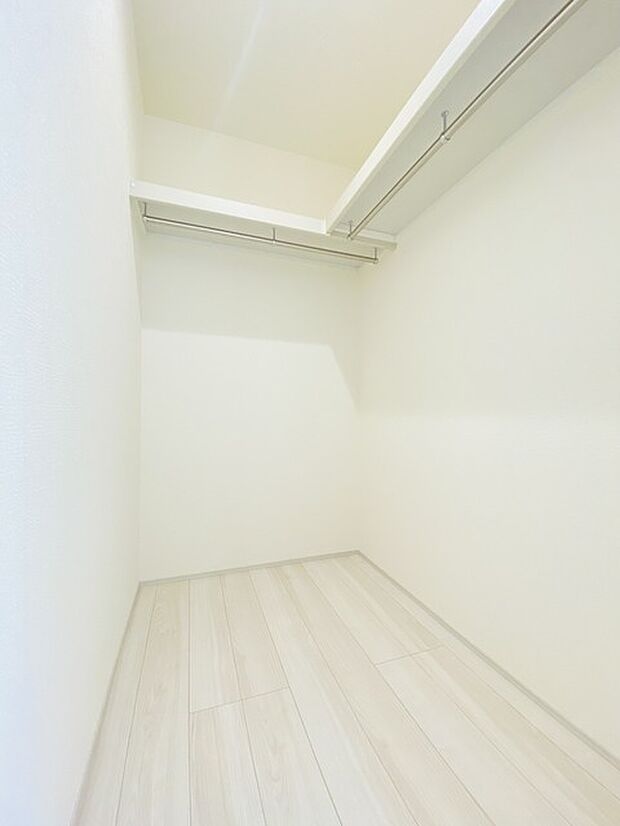収納で悩む時間をなくしたい。家族の衣服が多くても頼もしいWIC(ウォークインクローゼット)