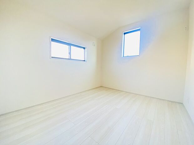 2面採光を確保した明るい室内は、爽やかな風を感じる居心地の良い空間です。