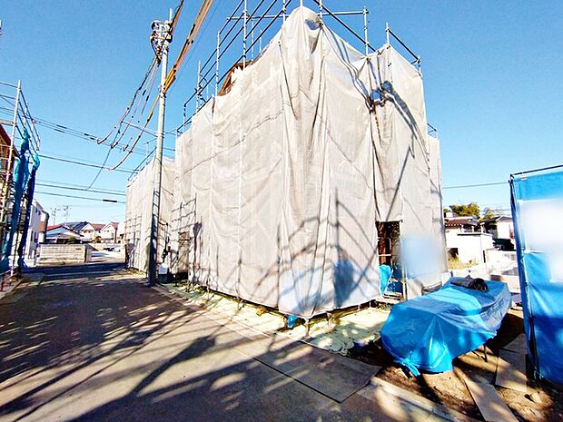 セカンドカーや来客時にも便利なカースペース2台分ございます。 