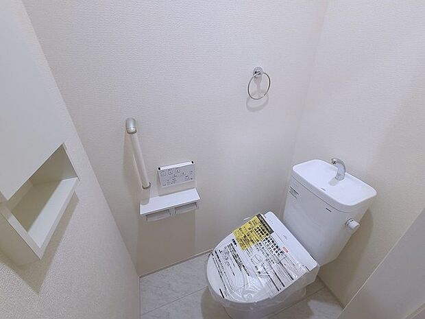 1.2階にそれぞれトレイがございます。朝の混雑時に分散して利用できるほか、ゲスト用としても使い分けることもできます。 