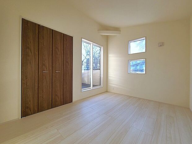 2面採光を確保した明るい室内は、爽やかな風を感じる居心地の良い空間です。 