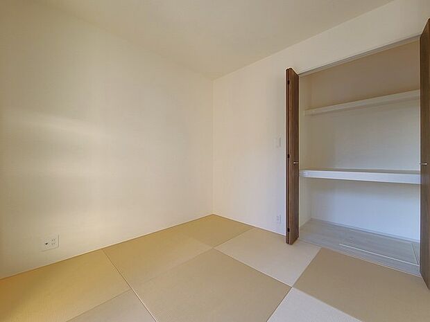 和室があるとやはりどこか心落ち着いてしまいます。客間としてもちょうど良い約4.5帖。 