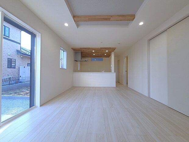 夕食の時間。家族、友人、両親、親戚との会話がより料理を美味しくしてくれる。あっという間に時間が過ぎてしまう居心地の良さは、普段はほっとする空間としてここにあります。