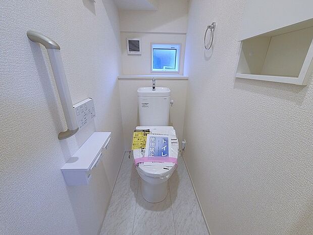 1.2階にそれぞれトレイがございます。朝の混雑時に分散して利用できるほか、ゲスト用としても使い分けることもできます。