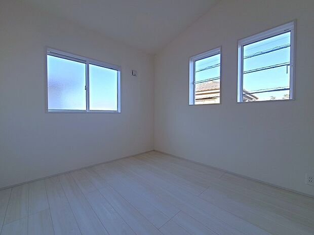 2面採光を確保した明るい室内は、爽やかな風を感じる居心地の良い空間です。