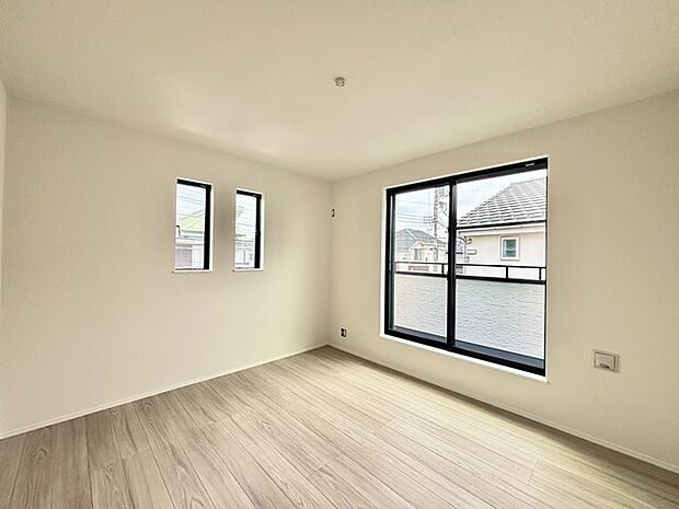 2面採光を確保した明るい室内は、爽やかな風を感じる居心地の良い空間です。 