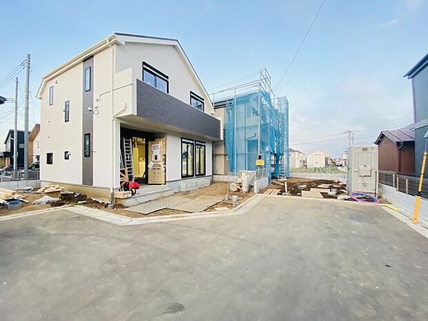 前面道路は通り抜けができないため、交通量が少なく静かな住環境です。 